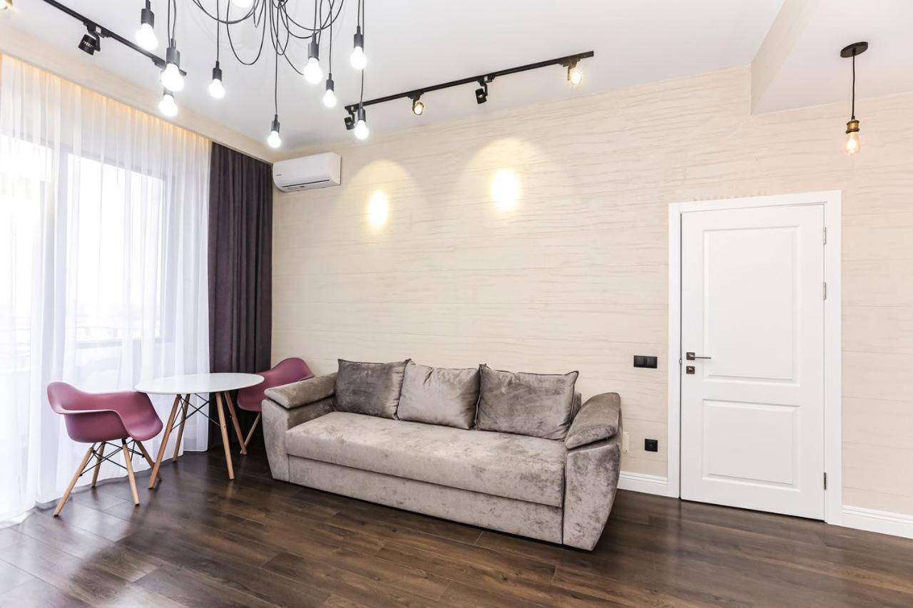 Double Skyhouse Exclusive Apartments Кишинев Екстериор снимка