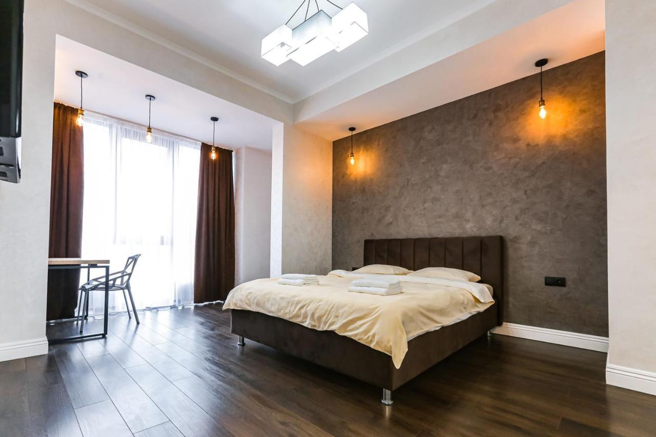 Double Skyhouse Exclusive Apartments Кишинев Екстериор снимка