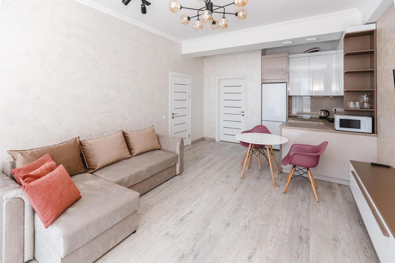 Double Skyhouse Exclusive Apartments Кишинев Екстериор снимка