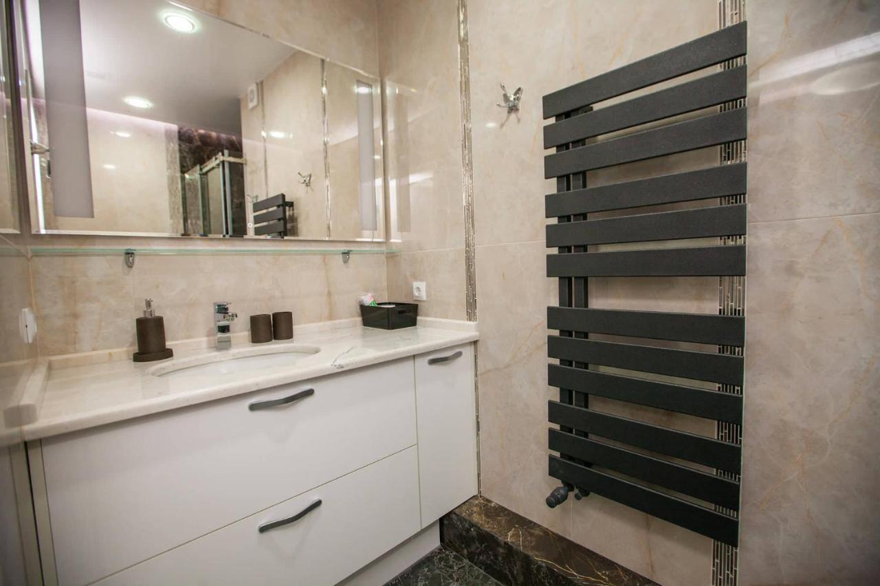 Double Skyhouse Exclusive Apartments Кишинев Екстериор снимка