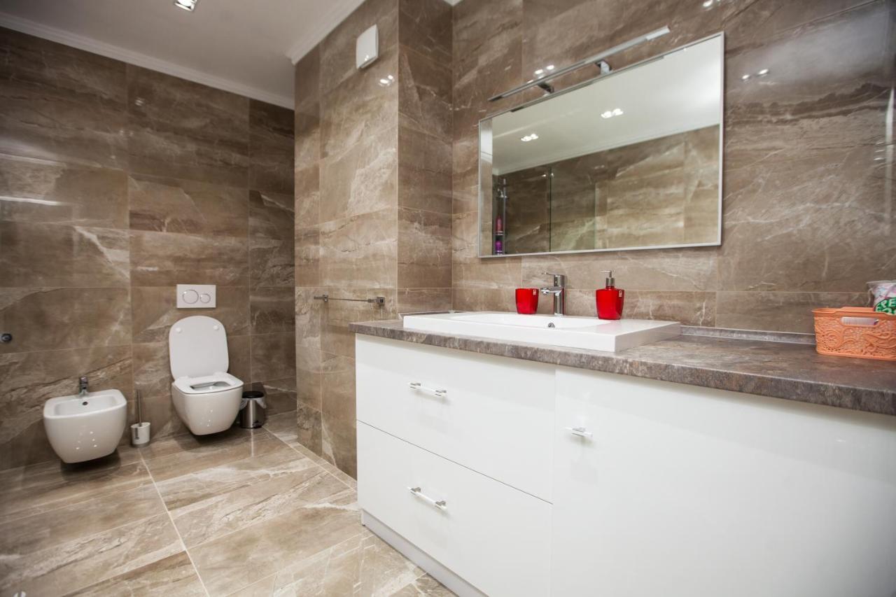 Double Skyhouse Exclusive Apartments Кишинев Екстериор снимка