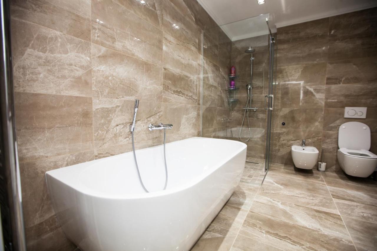Double Skyhouse Exclusive Apartments Кишинев Екстериор снимка