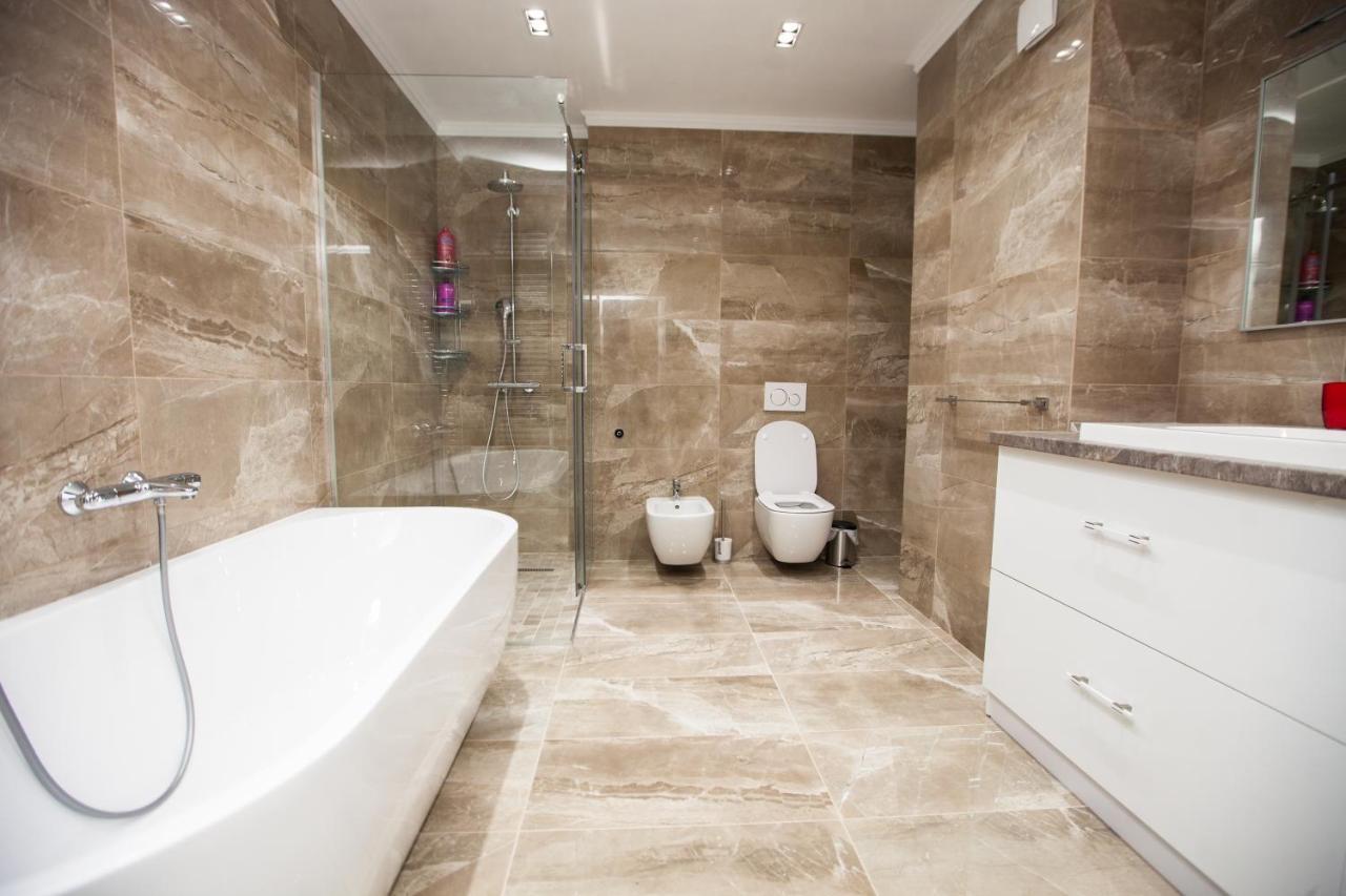 Double Skyhouse Exclusive Apartments Кишинев Екстериор снимка